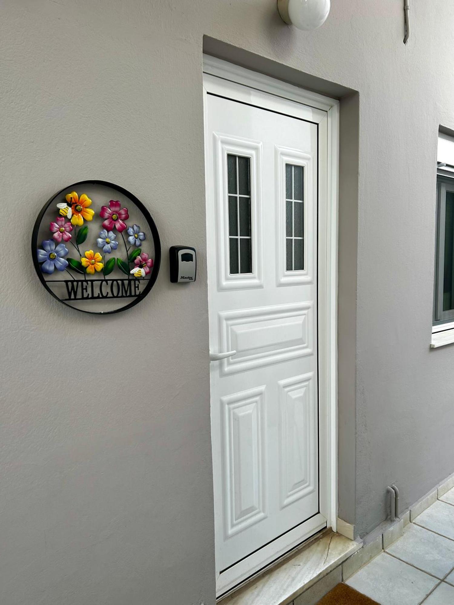 Flower House In Koropi-Near Airport Екстер'єр фото